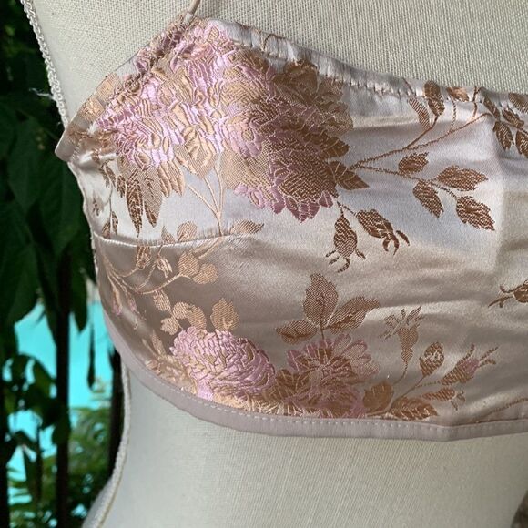 Pretty Little Thing Halter Top NWT - Picture 5 of 13